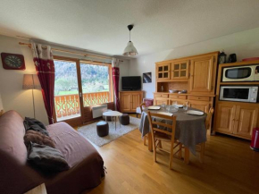 Appartement T2 calme avec balcon, proche ski-bus et village - FR-1-624-37